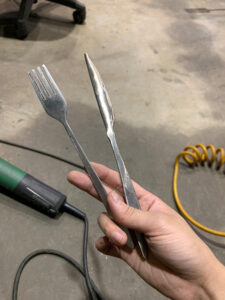 インスタレーション作品『あなたの家に、庭になる』の制作中画像