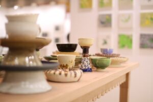 インスタレーション作品『めいめい、よよに続いた続いた子の子の子の』の画像